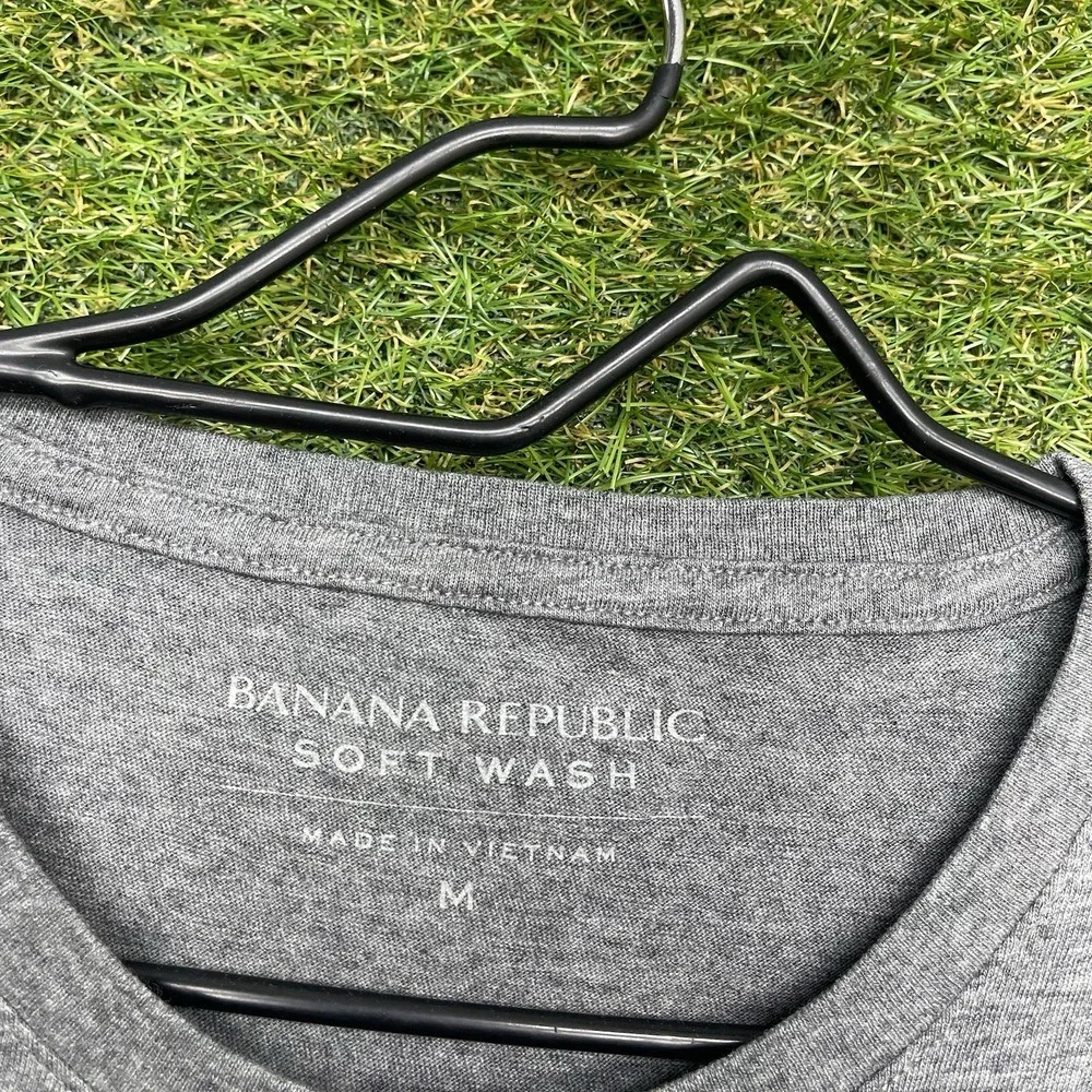 Banana Republic shop confidence